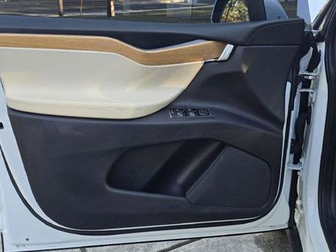 Used 2018 Tesla Model X 75D image 36