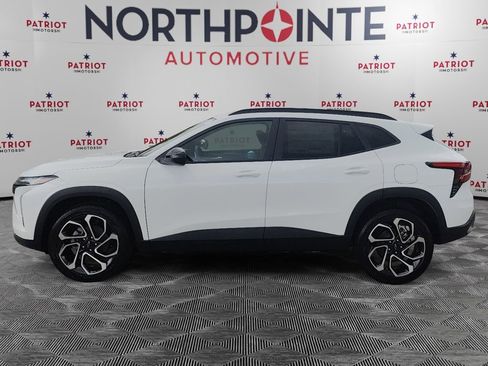 New 2025 Chevrolet Trax RS w/ Sunroof Package image 3