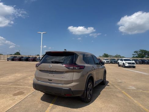 Used 2024 Nissan Rogue SV FWD image 20