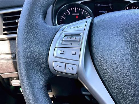 Used 2016 Nissan Rogue SV w/ SV Premium Package image 21