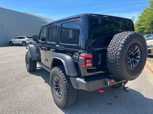 Used 2024 Jeep Wrangler Unlimited Rubicon w/ XTREMEE 35" Tire Package AWD/4WD image 8