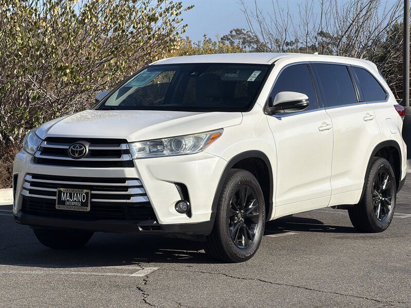 Used 2018 Toyota Highlander Plus FWD image 2