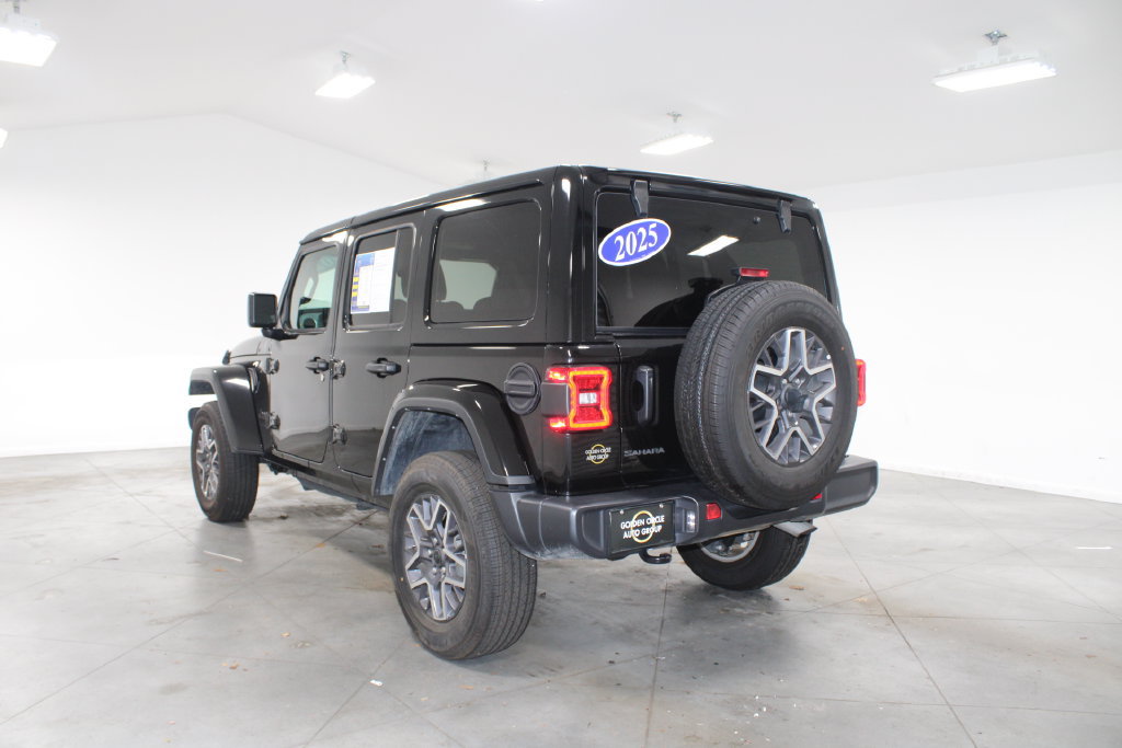 Used 2025 Jeep Wrangler Unlimited Sahara AWD/4WD image 7