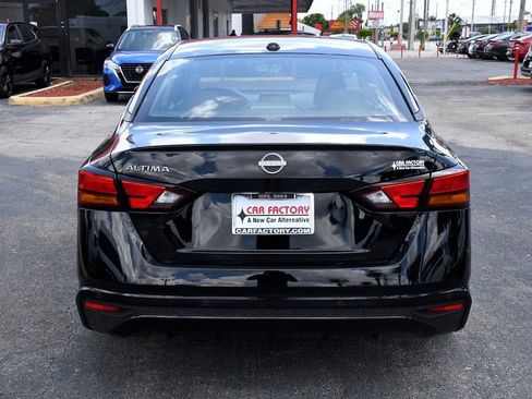 Used 2025 Nissan Altima 2.5 SV image 5