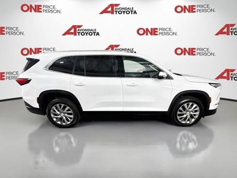Used 2025 Buick Enclave Preferred AWD/4WD image 8