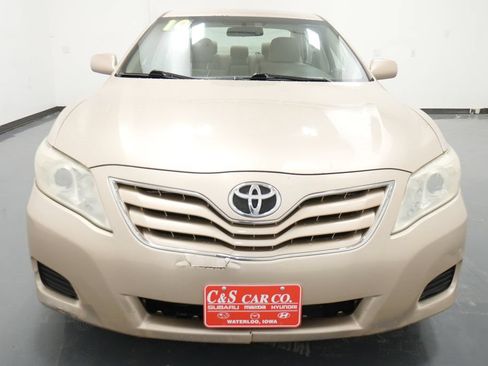 Used 2010 Toyota Camry LE FWD image 2