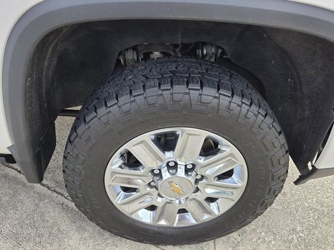 Used 2024 Chevrolet Silverado 2500 High Country w/ Z71 Off-Road Package AWD/4WD image 9