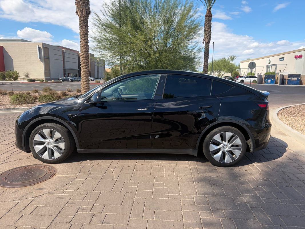 Used 2024 Tesla Model Y Long Range AWD/4WD image 5