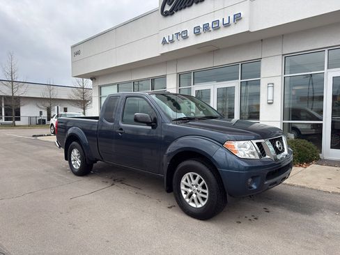 Used 2016 Nissan Frontier SV image 1