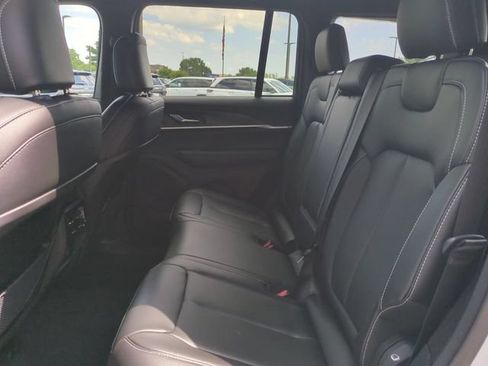 Used 2025 Jeep Grand Cherokee Limited AWD/4WD image 14