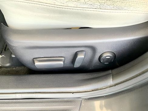 Used 2017 Toyota Avalon XLE Premium image 40