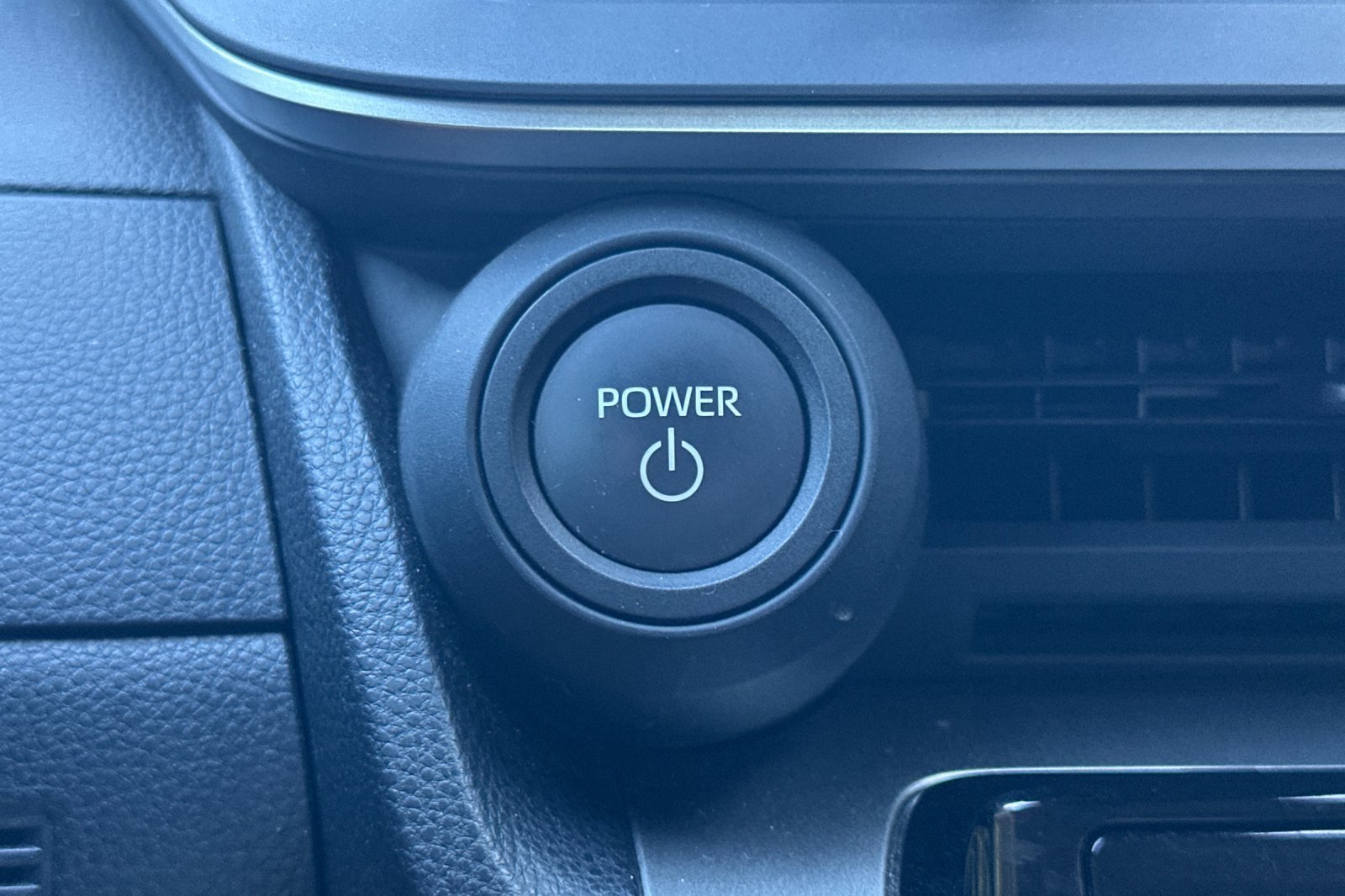 Certified 2025 Toyota Prius LE AWD/4WD image 25