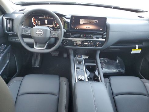 New 2026 Nissan Pathfinder SL image 14