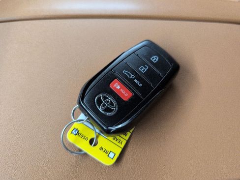 Used 2026 Toyota Highlander Platinum AWD/4WD image 27