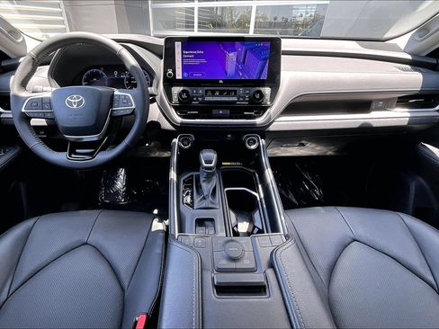 Used 2026 Toyota Grand Highlander AWD image 15