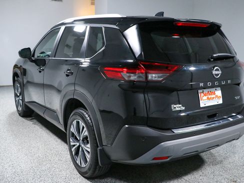 Used 2023 Nissan Rogue SV w/ SV Premium B Package FWD image 9