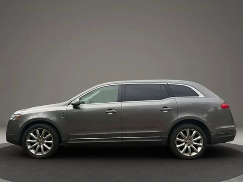 Used 2010 Lincoln MKT AWD image 9