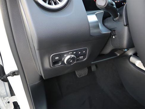 New 2026 Mercedes-Benz GLB 250 4MATIC image 37