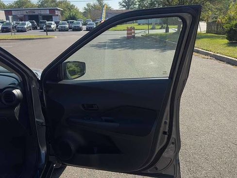 Used 2021 Nissan Kicks S image 27