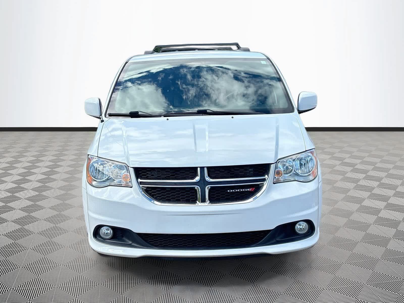 Used 2018 Dodge Grand Caravan SXT FWD image 2