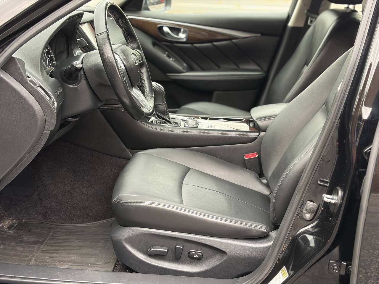 Used 2018 INFINITI Q50 Luxe w/ Essential Package (3.0T Luxe) AWD/4WD image 11