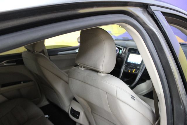 Used 2019 Ford Fusion SE AWD/4WD image 12