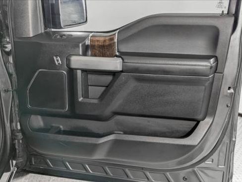 Used 2015 Ford F150 Platinum w/ Equipment Group 701A Luxury RWD image 22