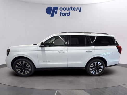 Certified 2025 Ford Expedition Platinum w/ Driver's Package AWD/4WD image 4