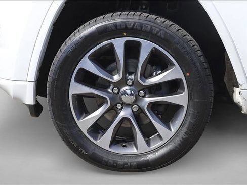 Used 2017 Jeep Grand Cherokee Overland AWD/4WD image 9