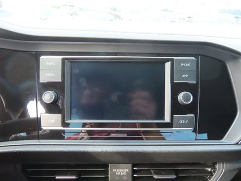 Used 2019 Volkswagen Jetta SE w/ Cold Weather Package image 27