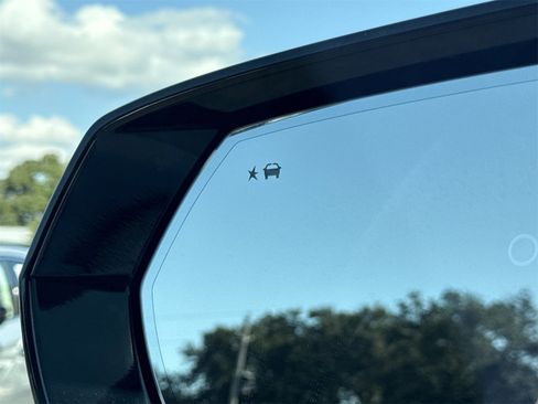 Used 2022 GMC Yukon SLT w/ SLT Premium Package image 18