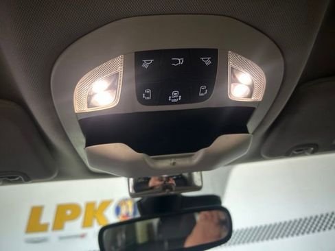 Used 2024 Chrysler Pacifica Touring-L FWD image 34