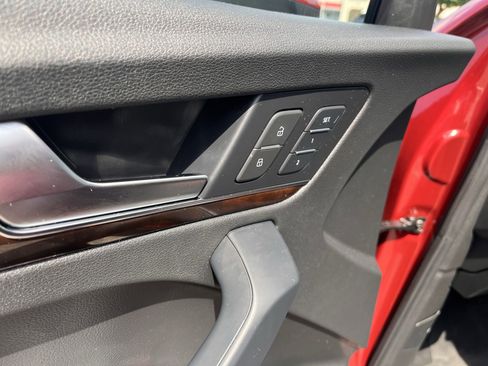 Used 2019 Audi Q5 2.0T Premium w/ Convenience Package image 8