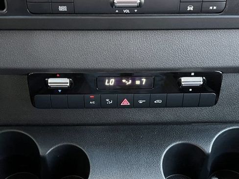 Used 2022 Mercedes-Benz Sprinter 2500 image 32
