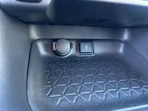 Used 2022 Toyota RAV4 LE image 53