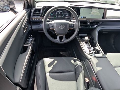 Used 2025 Toyota Crown Signia XLE image 8