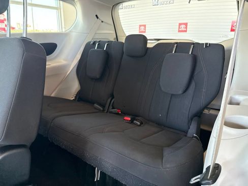 Used 2019 Chrysler Pacifica Touring Plus w/ Tire & Wheel Group FWD image 13