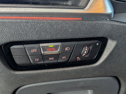 Used 2019 BMW 330i xDrive Sedan w/ Driving Assistance Package image 17