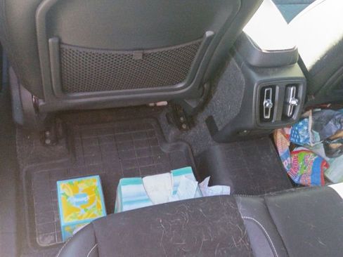 Used 2021 Volvo XC40 T5 R-Design w/ Advanced Package image 26