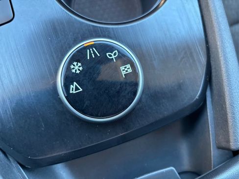 Certified 2025 Nissan Rogue SV image 32