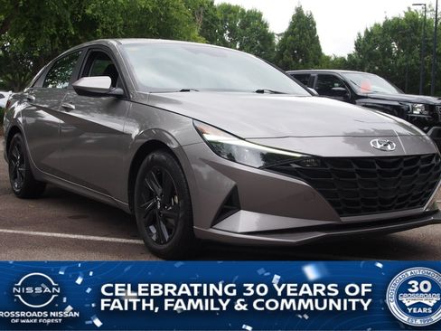 Used 2023 Hyundai Elantra SEL w/ Cargo Package FWD image 1