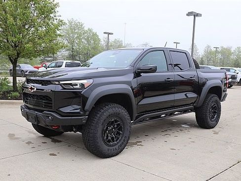 New 2024 Chevrolet Colorado ZR2 w/ ZR2 Bison Edition image 2