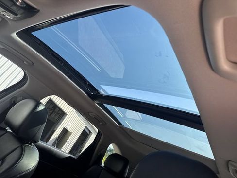 Used 2022 Kia Sorento S w/ Panoramic Sunroof Package FWD image 30