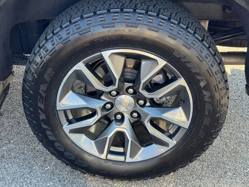 Used 2024 Chevrolet Silverado 1500 LT AWD/4WD image 7