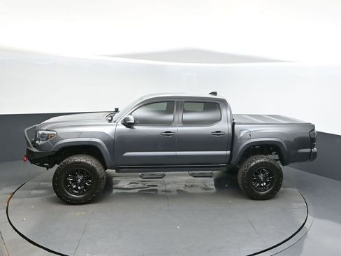 Used 2020 Toyota Tacoma TRD Off-Road image 31