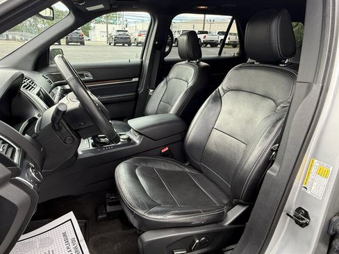 Used 2018 Ford Explorer Limited AWD/4WD image 9
