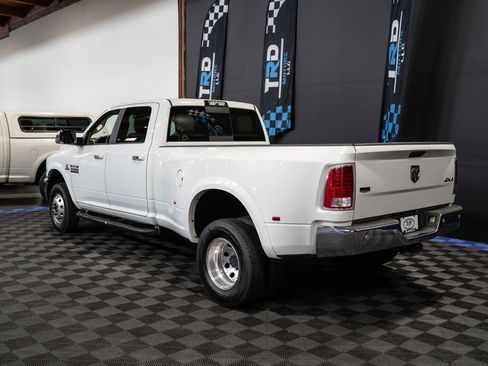 Used 2018 RAM 3500 Laramie w/ Convenience Group AWD/4WD image 3