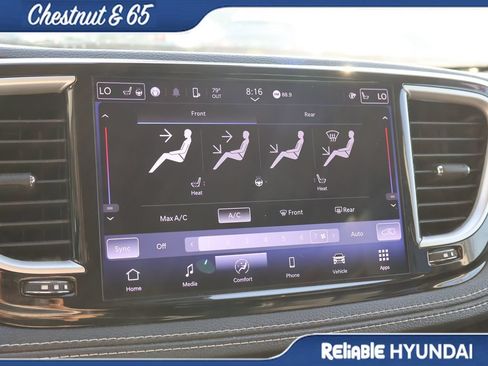 Used 2023 Chrysler Pacifica Touring-L AWD/4WD image 35