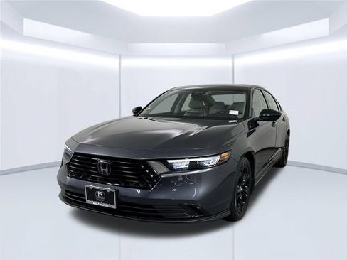 Certified 2025 Honda Accord SE image 2