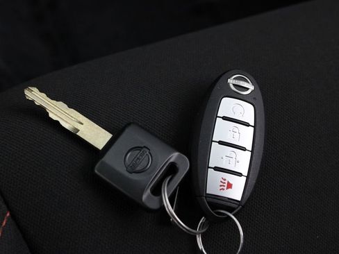 Used 2023 Nissan Frontier PRO-4X w/ Technology Package image 29